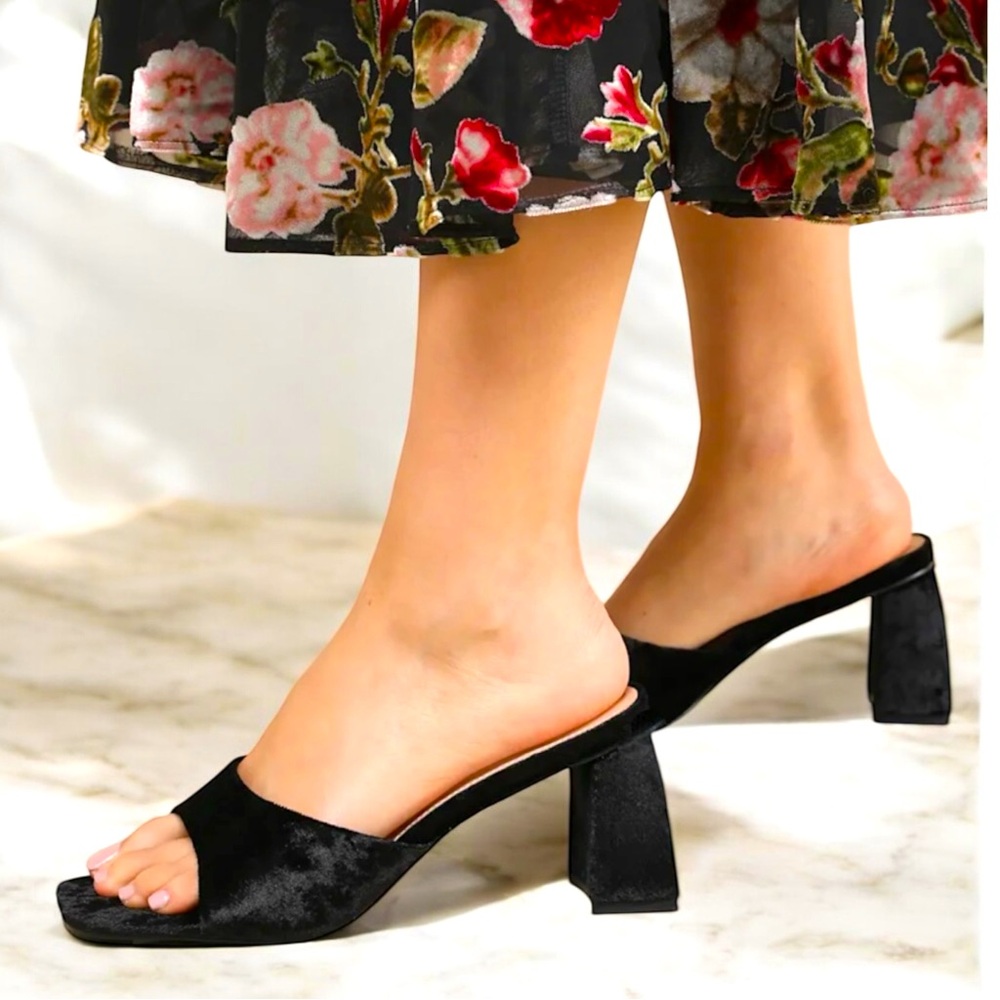Lulu’s Black Velvet Elegant Women's Heeled Mules Sandals Open Toe Maleka Size 9